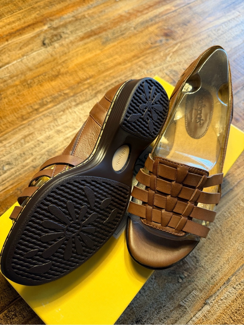 NWT Softspots “Hugh” mocha leather slip on shoes size 6.5 soft and classic look